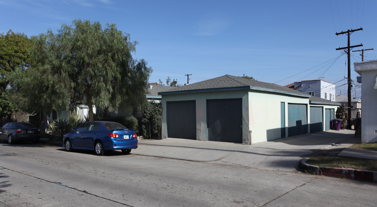 924 Termino Ave in Long Beach, CA - Building Photo