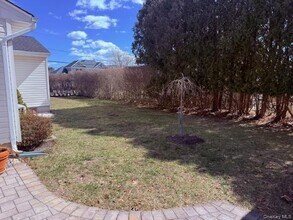 16 Magee Dr in Southampton, NY - Building Photo - Building Photo