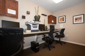 Beacon Pointe Apartments in Greenwood, IN - Foto de edificio - Building Photo