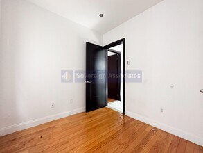 932 Amsterdam Ave in New York, NY - Building Photo - Building Photo