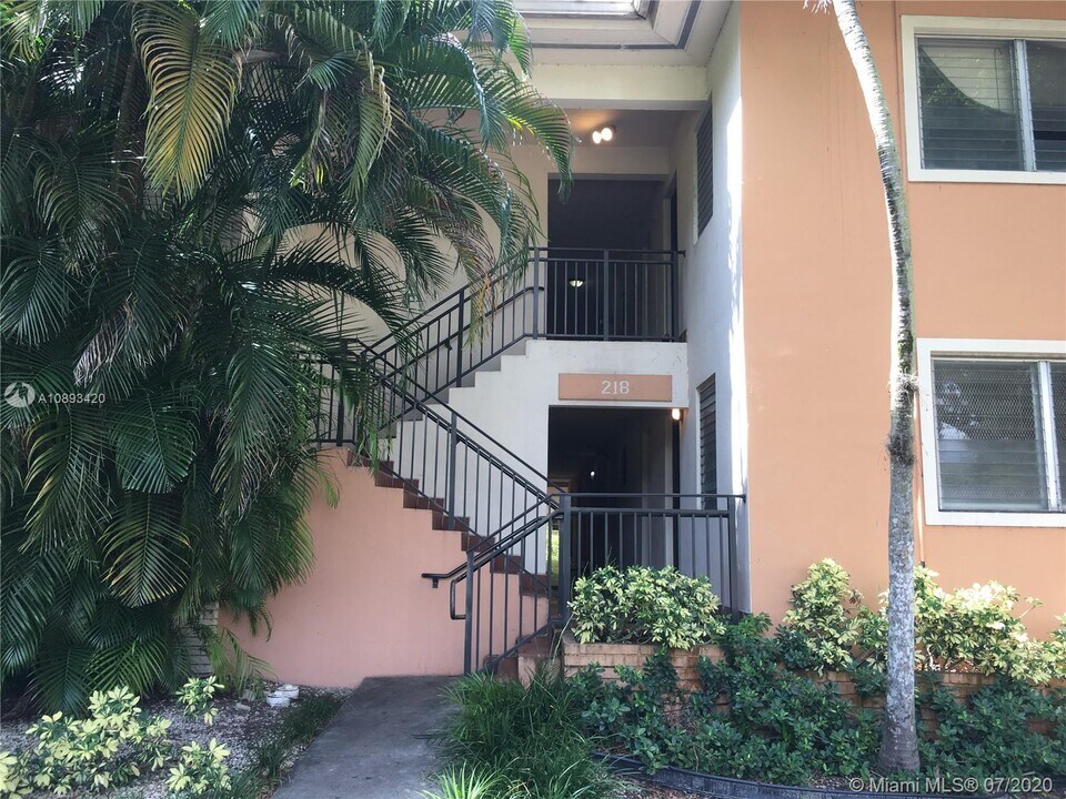 218 Santillane Ave-Unit -22 in Coral Gables, FL - Building Photo