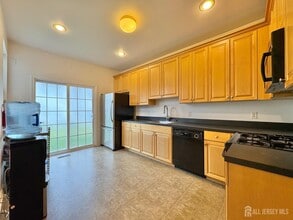 406 Birch Ct in New Brunswick, NJ - Building Photo - Building Photo