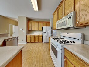 4070 Gunsmith Ct in Jamestown, NC - Building Photo - Building Photo