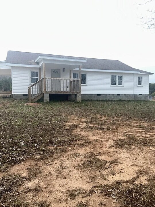 721 Pickens Dr in Pendleton, SC - Building Photo