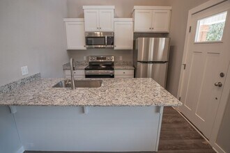 664 N Honey Locust Bnd in Fayetteville, AR - Building Photo - Building Photo