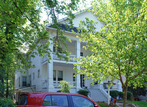 122 Hillcrest Rd in Raleigh, NC - Foto de edificio - Building Photo