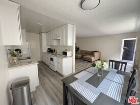 1009 N Edinburgh Ave in West Hollywood, CA - Building Photo