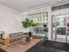 937 NW Glisan St in Portland, OR - Building Photo - Building Photo