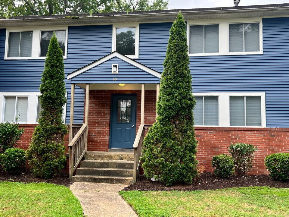 16 Pollux Cir E in Portsmouth, VA - Building Photo