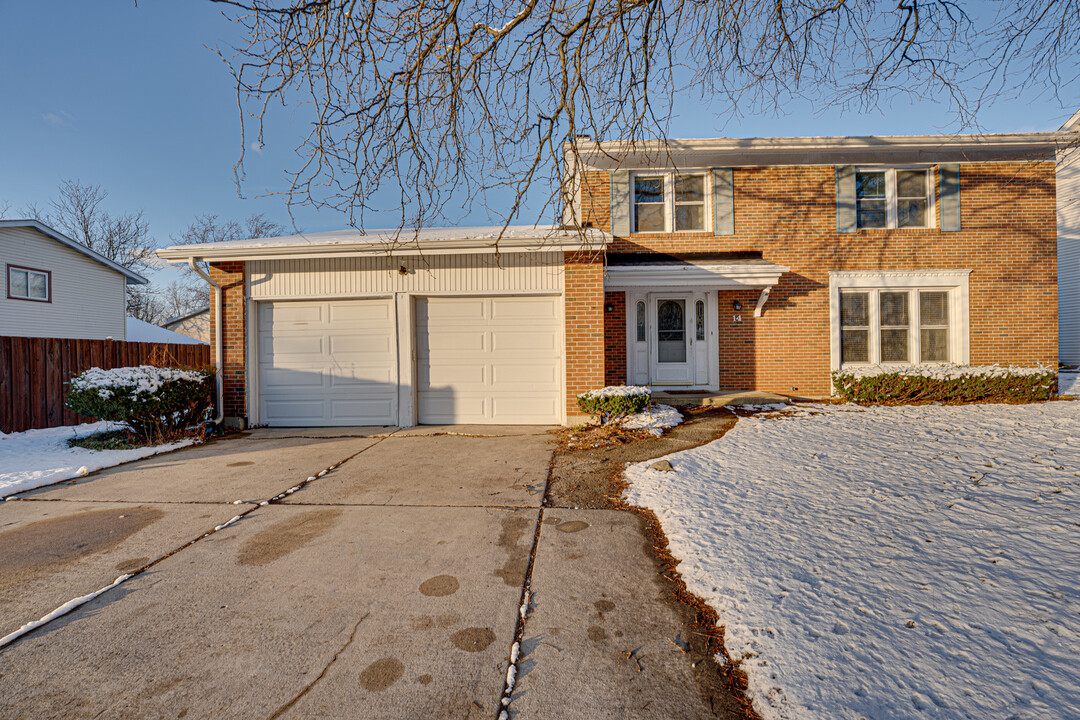 14 Hampshire Ct in Bolingbrook, IL - Building Photo