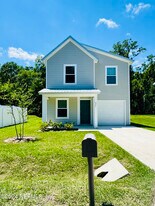 575 S Woodlawn St in St. Augustine, FL - Building Photo