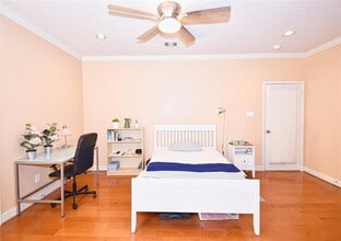 2406 Dorrington St in Houston, TX - Building Photo - Building Photo