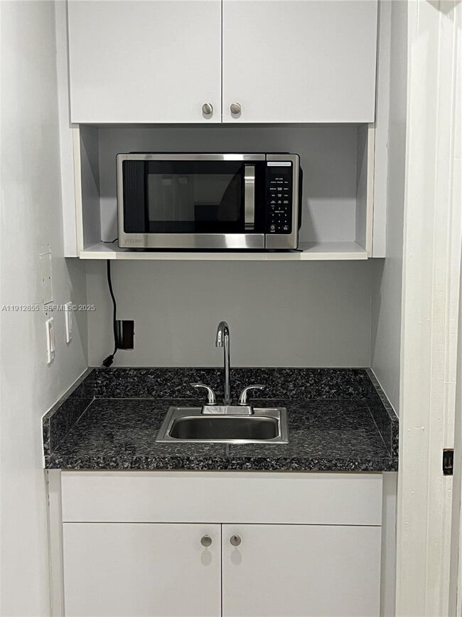 14364 SW 159th Terrace in Miami, FL - Building Photo - Building Photo