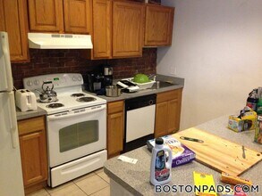 486 Massachusetts Ave, Unit 1 in Boston, MA - Foto de edificio - Building Photo