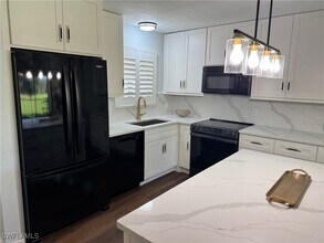 746 Eagle Creek Dr in Naples, FL - Building Photo - Building Photo