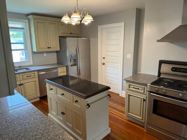322 Asylum St, Unit 1 in Norwich, CT - Building Photo - Building Photo