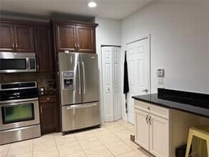 9579 Roundstone Cir in Ft. Myers, FL - Building Photo - Building Photo