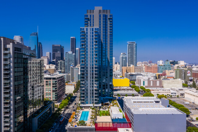 AVEN Apartments in Los Angeles, CA - Foto de edificio - Building Photo