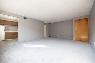 Broadway Manor Apartments in East Mckeesport, PA - Building Photo