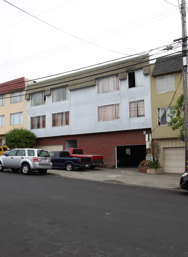 570 Lisbon St in Daly City, CA - Building Photo - Building Photo