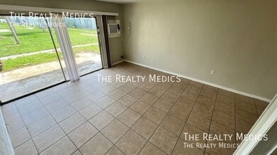 1010 N Fiske Blvd in Cocoa, FL - Building Photo - Building Photo