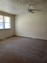 915 Sleepy Hollow Rd, Unit A in Pittsburgh, PA - Building Photo - Building Photo