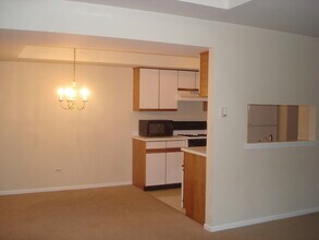 727 Beaver Dr in Naperville, IL - Foto de edificio - Building Photo
