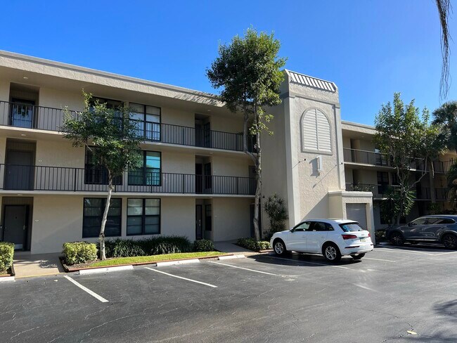 1 E Royal Palm Rd in Boca Raton, FL - Building Photo - Building Photo