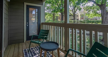 Woodview Apartments in Kansas City, KS - Building Photo - Building Photo