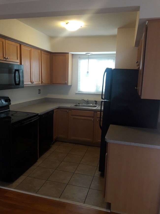 2300 Orchard Crest St in Shelby Township, MI - Building Photo - Building Photo