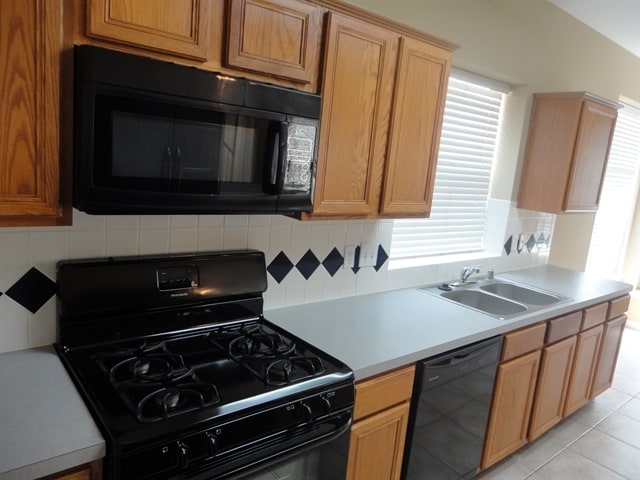 17207 Rancho Verde Way in Houston, TX - Foto de edificio - Building Photo