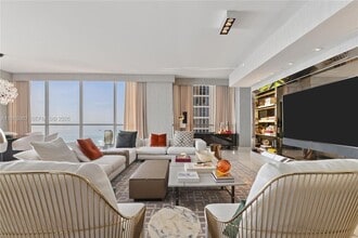 17749 Collins Ave, Unit 902 in Sunny Isles Beach, FL - Foto de edificio - Building Photo