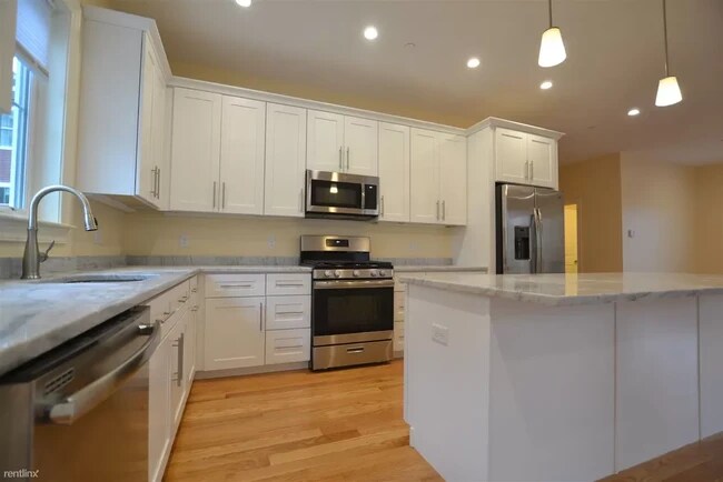 7B Sparhawk St in Boston, MA - Building Photo - Building Photo