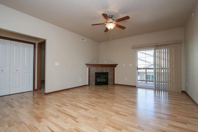 1848 W Benton St in Iowa City, IA - Foto de edificio - Building Photo