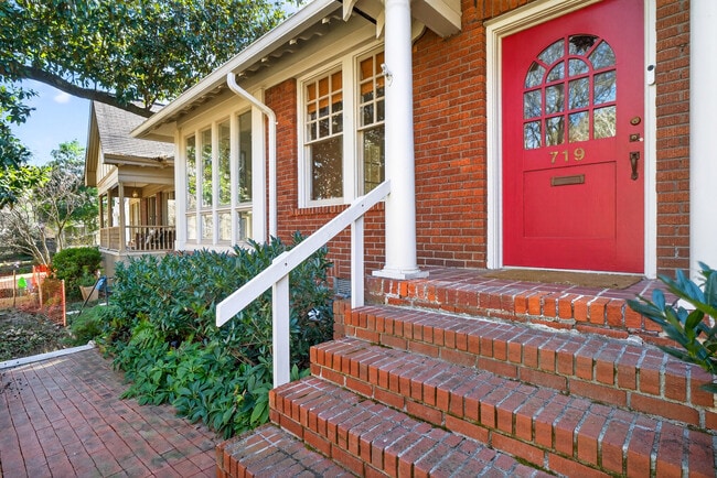 719 Elmont Dr in Atlanta, GA - Building Photo - Building Photo