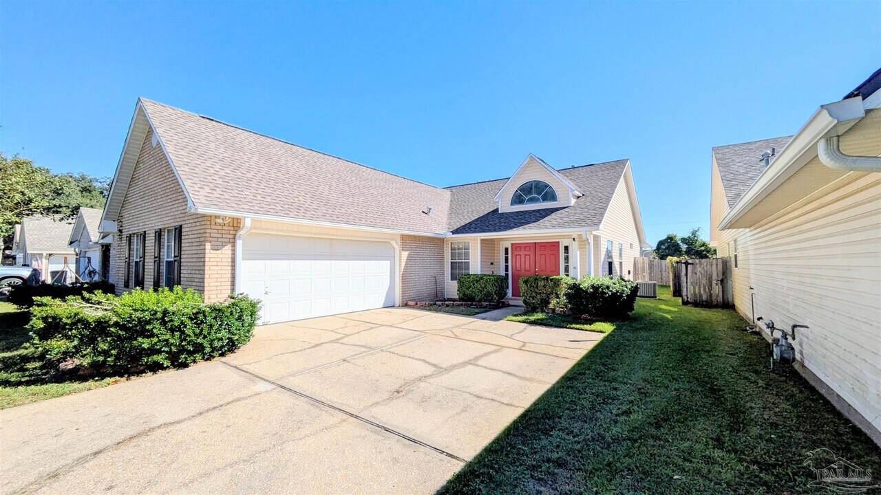 213 Mirabelle Cir in Pensacola, FL - Building Photo