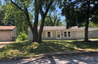 15 Westwood Dr in Sauget, IL - Building Photo
