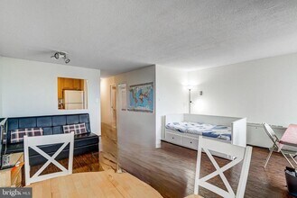 3501 S Glebe Rd in Arlington, VA - Building Photo - Building Photo
