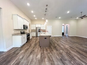 8010 Majestic Cypress Dr in Milton, FL - Building Photo - Building Photo