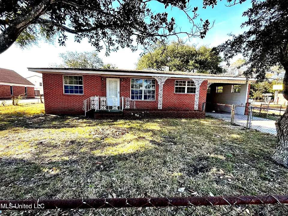 2311 Chicot Rd in Pascagoula, MS - Foto de edificio