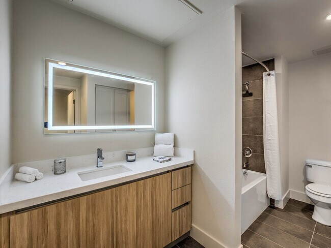 VRS Portofino LLC in Santa Monica, CA - Building Photo - Building Photo