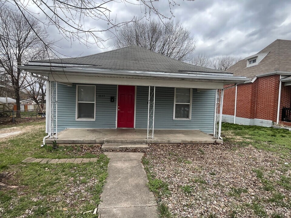 2223 N Ramsey Ave in Springfield, MO - Building Photo