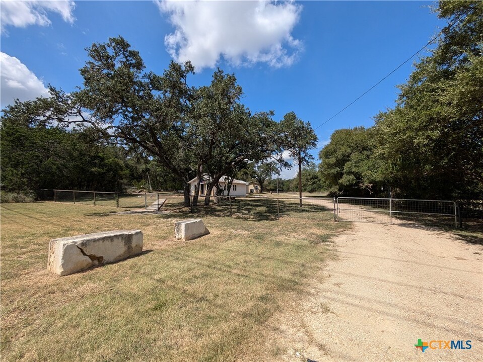 8950 TX-46 in New Braunfels, TX - Building Photo