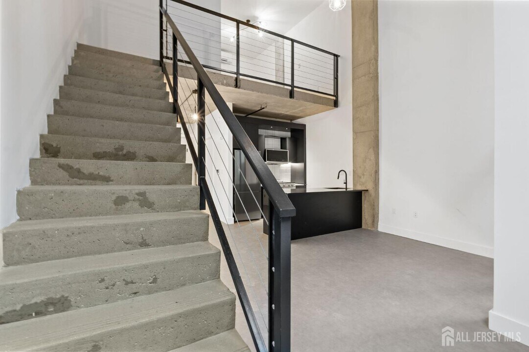 65 McWhorter St in Newark, NJ - Building Photo
