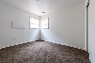 s8855-8857 S Cottage Grove Ave Chicago, IL 60619 in Chicago, IL - Foto de edificio - Building Photo