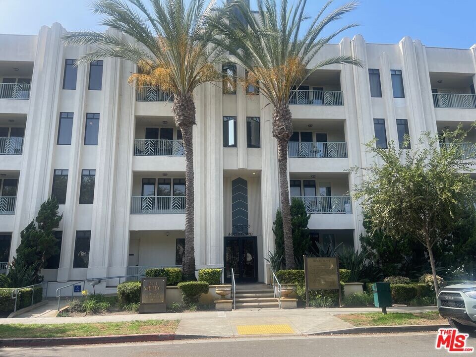 5625 Crescent Park E in Los Angeles, CA - Building Photo