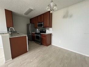 2549 Grassy Point Dr-Unit -309 in Lake Mary, FL - Foto de edificio - Building Photo