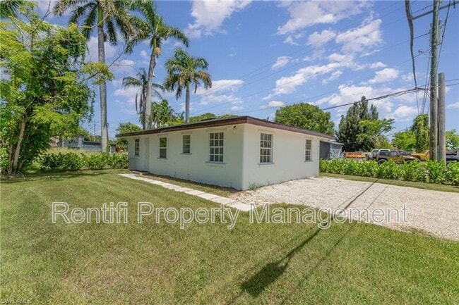 21 Cabana Ave in North Fort Myers, FL - Building Photo - Building Photo