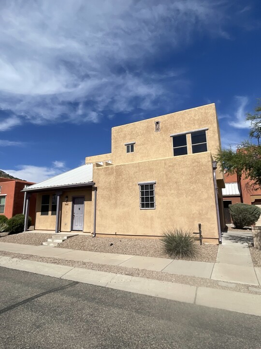 944 W Calle Carasol in Tucson, AZ - Building Photo