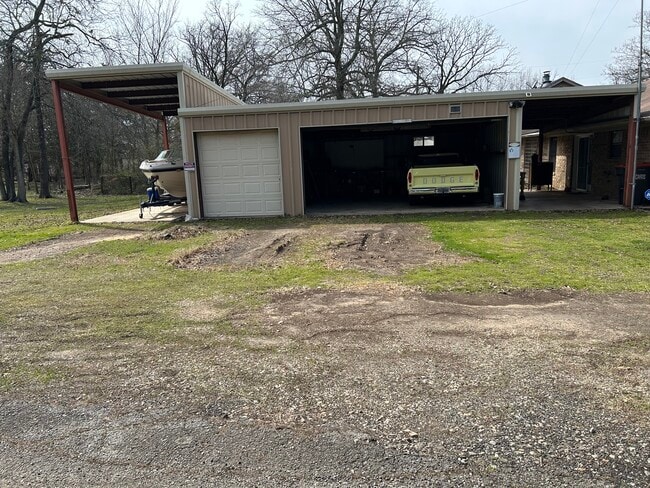 3015 W Kaufman St in Paris, TX - Building Photo - Building Photo